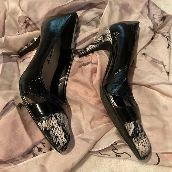 Proxy High Heels - Picture 3 of 7